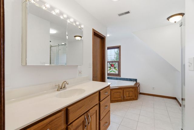 18302 HUNTERS RIDGE CT., Boonville, MO 65233