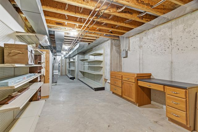 18302 HUNTERS RIDGE CT., Boonville, MO 65233