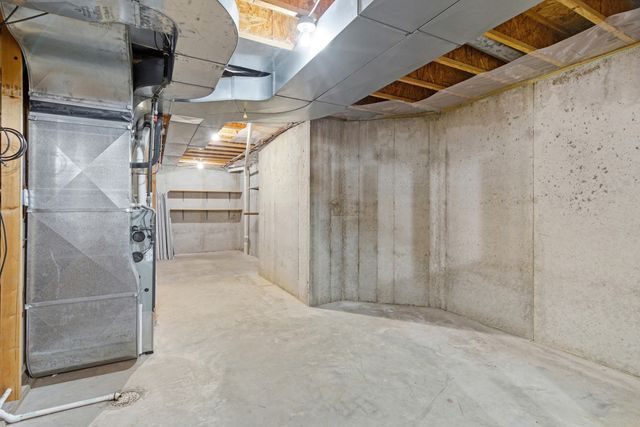 18302 HUNTERS RIDGE CT., Boonville, MO 65233