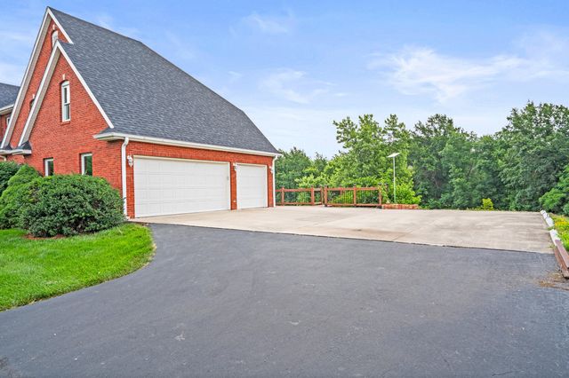 18302 HUNTERS RIDGE CT., Boonville, MO 65233