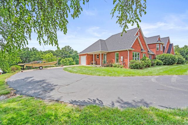 18302 HUNTERS RIDGE CT., Boonville, MO 65233