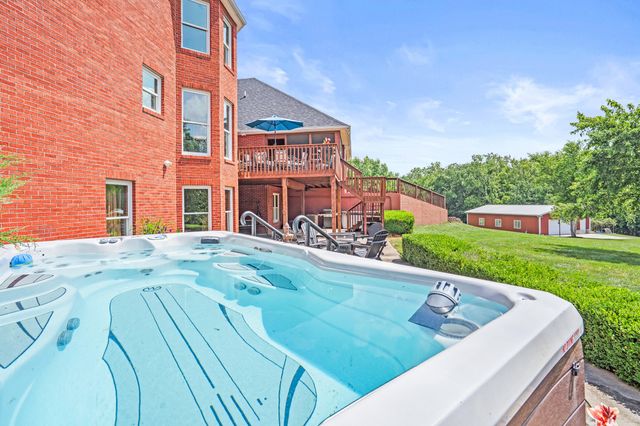 18302 HUNTERS RIDGE CT., Boonville, MO 65233