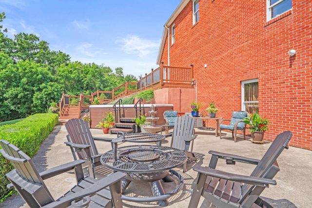 18302 HUNTERS RIDGE CT., Boonville, MO 65233