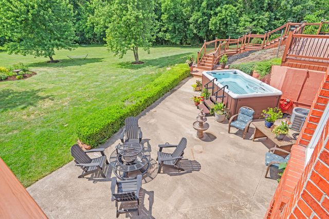 18302 HUNTERS RIDGE CT., Boonville, MO 65233