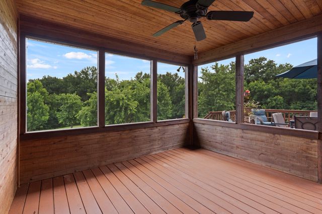 18302 HUNTERS RIDGE CT., Boonville, MO 65233