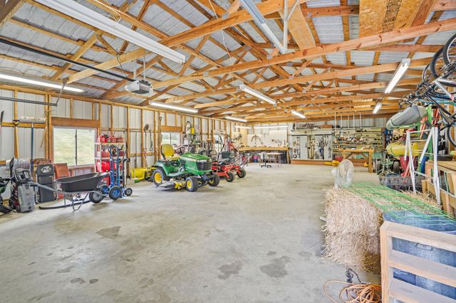 18302 HUNTERS RIDGE CT., Boonville, MO 65233