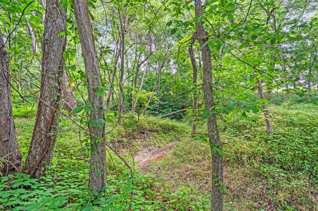 18302 HUNTERS RIDGE CT., Boonville, MO 65233