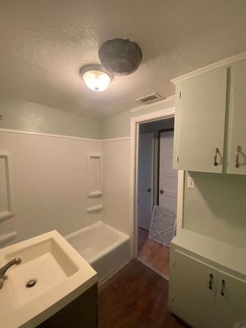 424 W B Ave, Kingsville, TX 78363