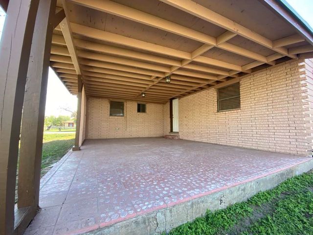 424 W B Ave, Kingsville, TX 78363