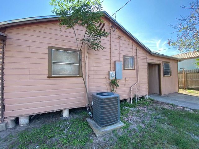 424 W B Ave, Kingsville, TX 78363