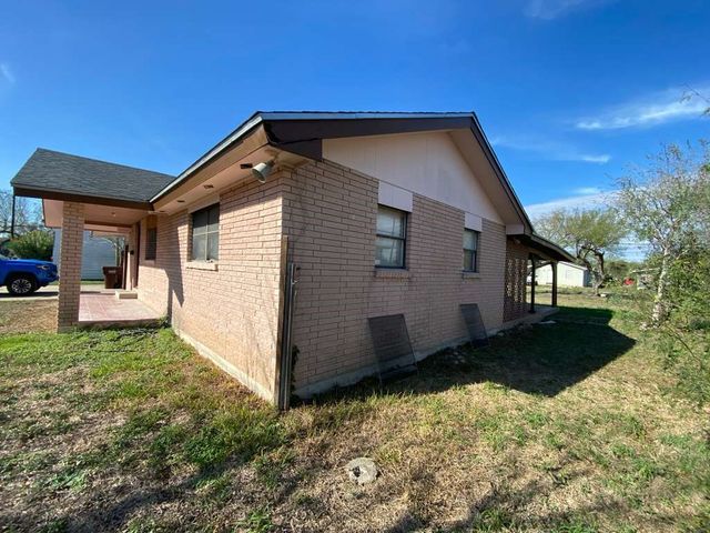 424 W B Ave, Kingsville, TX 78363
