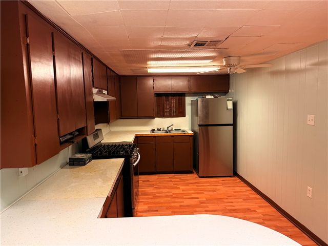 424 W B Ave, Kingsville, TX 78363