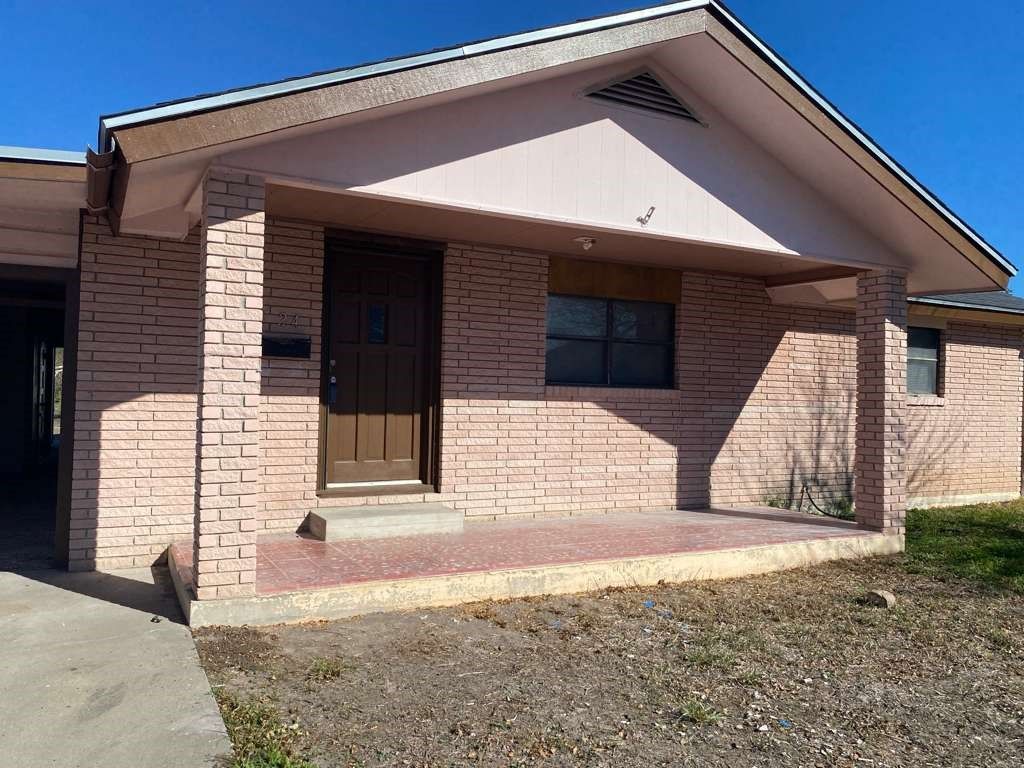 424 W B Ave, Kingsville, TX 78363