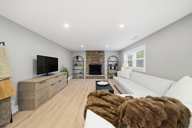 7725 Sawyer Road, Darien, IL 60561