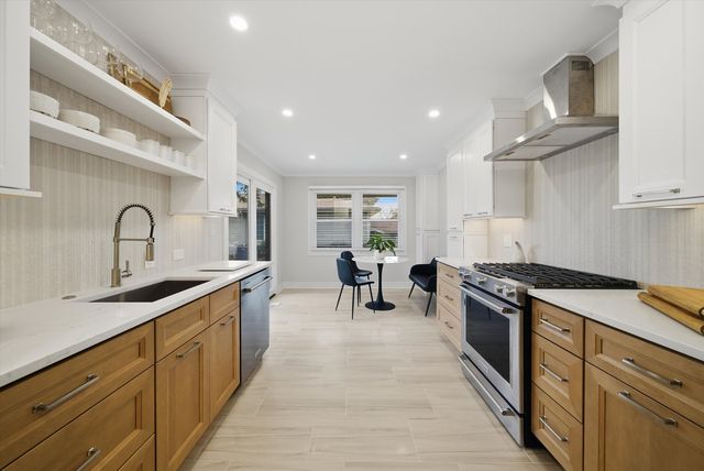 7725 Sawyer Road, Darien, IL 60561