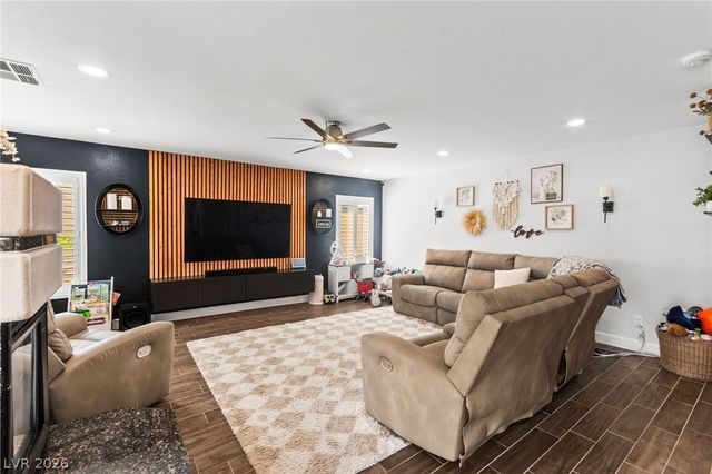 8213 Fawn Heather Court, Las Vegas, NV 89149