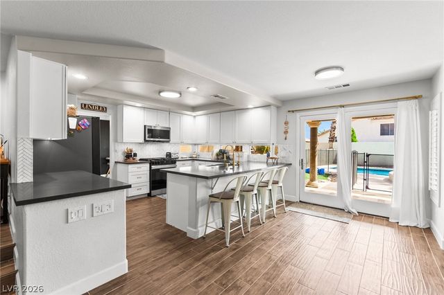 8213 Fawn Heather Court, Las Vegas, NV 89149