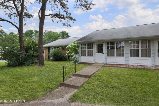 51A Cambridge Circle, Manchester, NJ 08759