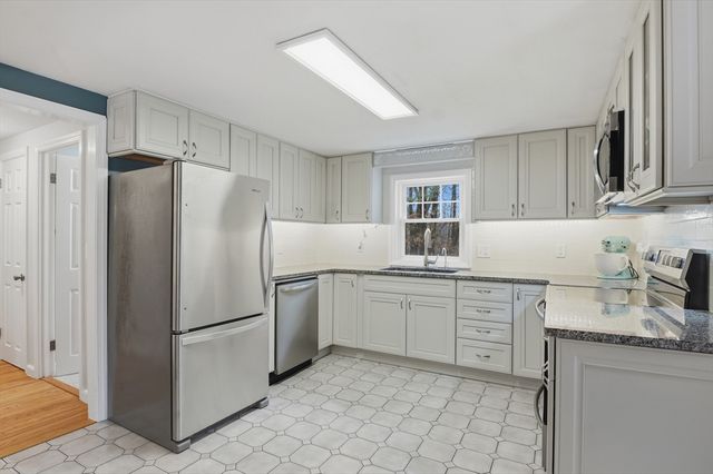 95 Pine Hill Road, Ashland, MA 01721