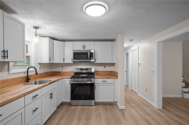 30 Hollywood Avenue, Coventry, RI 02816