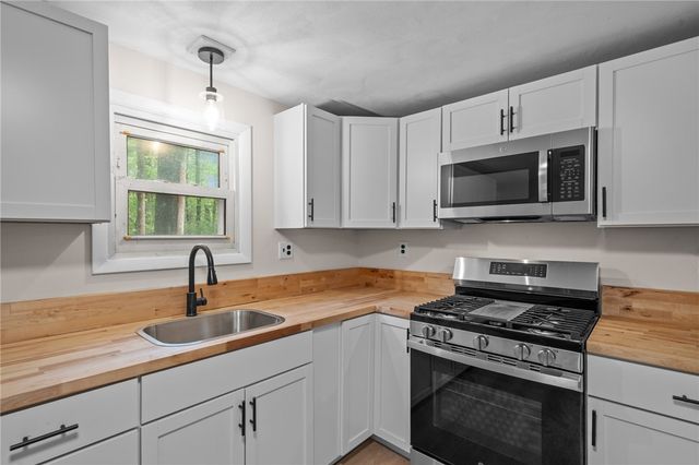 30 Hollywood Avenue, Coventry, RI 02816