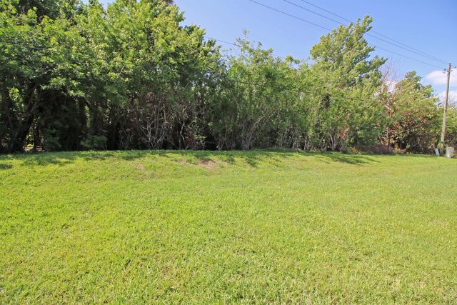 450 SW South River Drive 104, Stuart, FL 34997