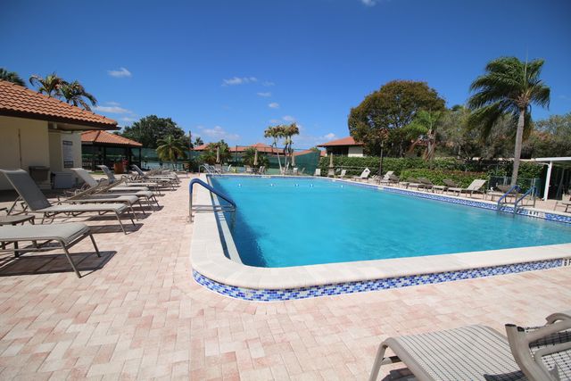 450 SW South River Drive 104, Stuart, FL 34997