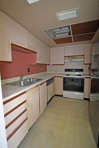 450 SW South River Drive 104, Stuart, FL 34997