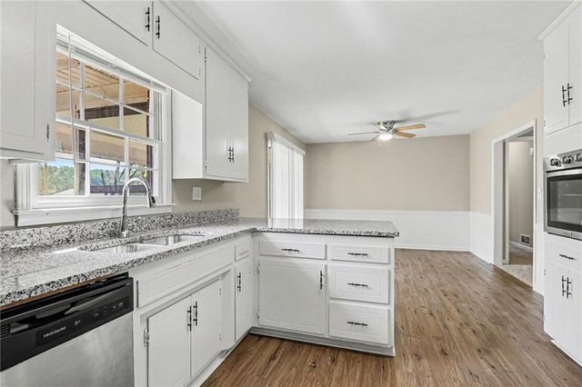 5139 Presley Drive, Flowery Branch, GA 30542