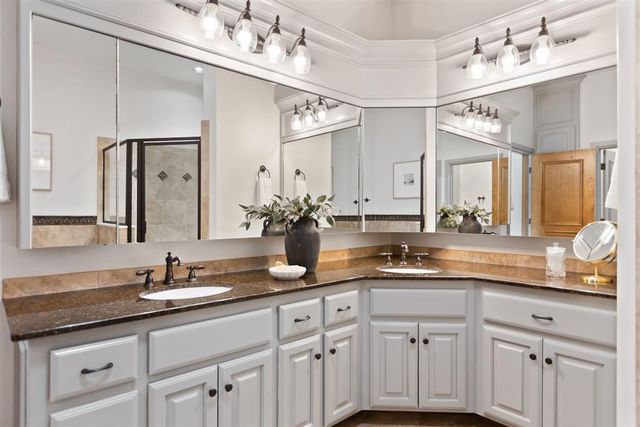 3824 Villas Creek Court, Edmond, OK 73003