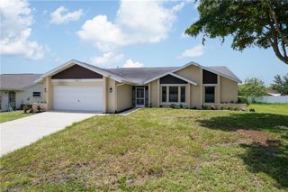 1942 SE 8th PL, Cape Coral, FL 33990