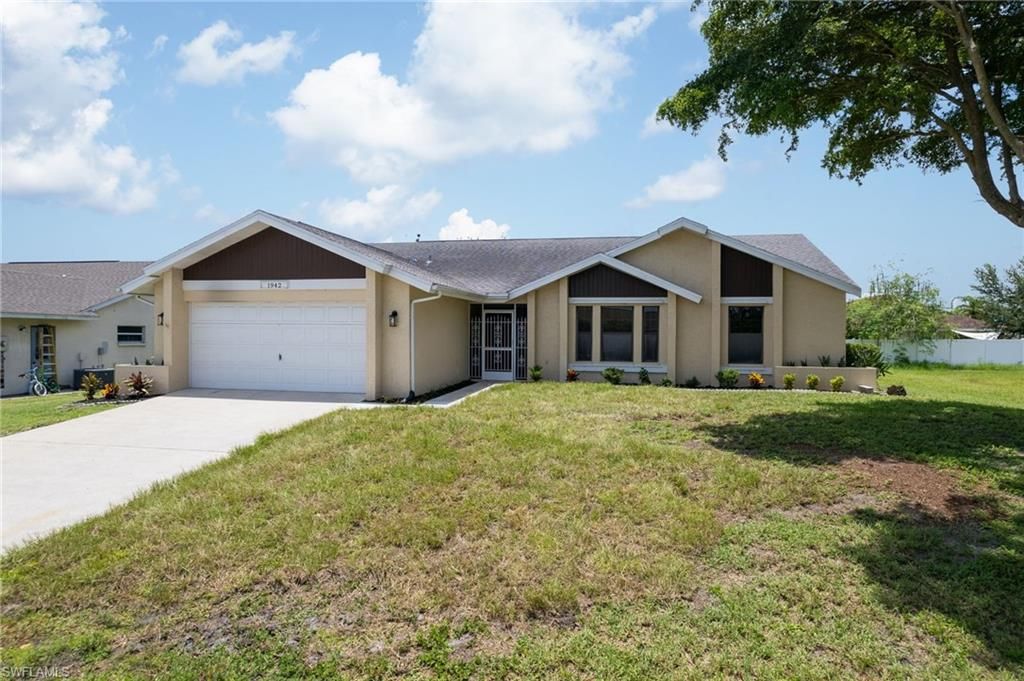 1942 SE 8th PL, Cape Coral, FL 33990