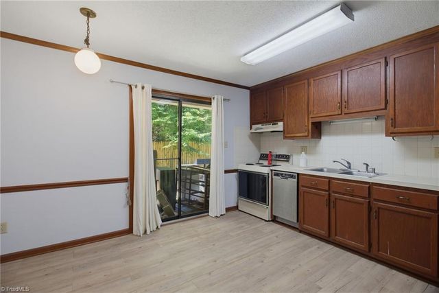 5347 Summit Heights Drive, Winston-salem, NC 27104