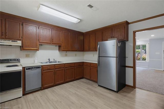 5347 Summit Heights Drive, Winston-salem, NC 27104