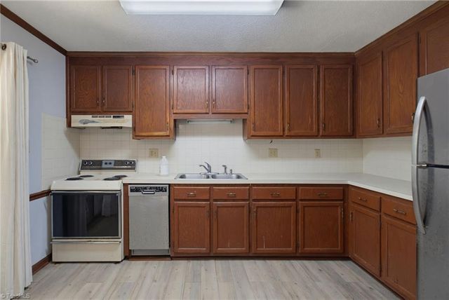 5347 Summit Heights Drive, Winston-salem, NC 27104