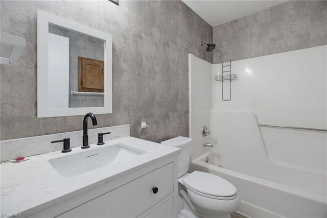 5347 Summit Heights Drive, Winston-salem, NC 27104