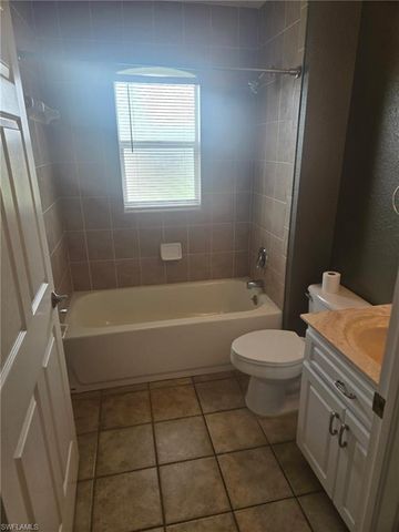 838 SW 47th TER A203, Cape Coral, FL 33914