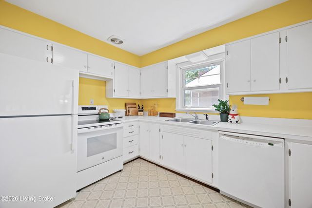 2722 Shannon Dr, Louisville, KY 40220