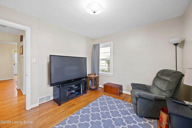 2722 Shannon Dr, Louisville, KY 40220