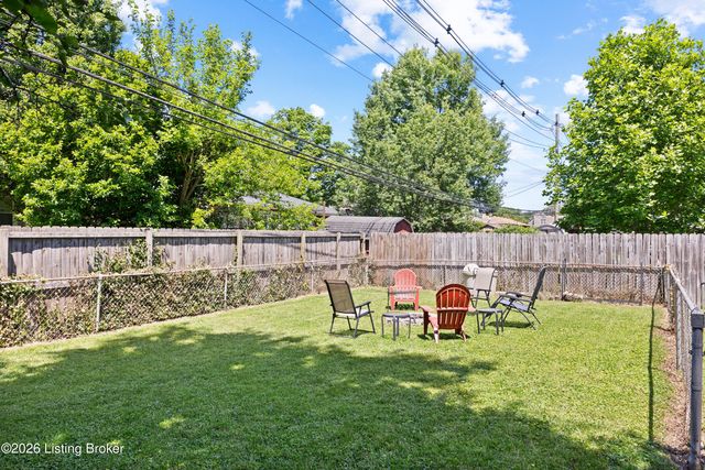 2722 Shannon Dr, Louisville, KY 40220