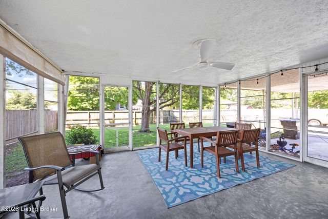 2722 Shannon Dr, Louisville, KY 40220