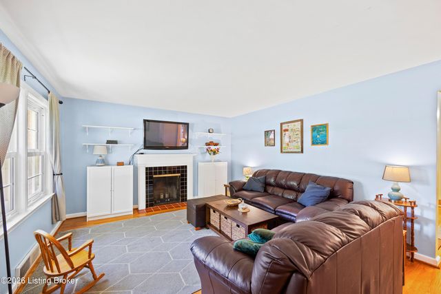 2722 Shannon Dr, Louisville, KY 40220