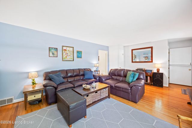 2722 Shannon Dr, Louisville, KY 40220