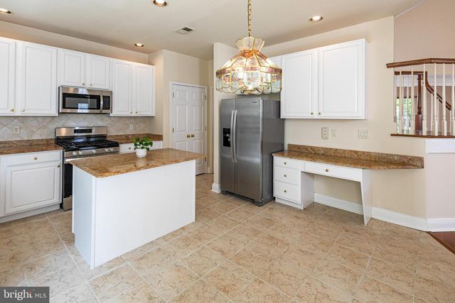 27 BETHPAGE DR, Skillman, NJ 08558