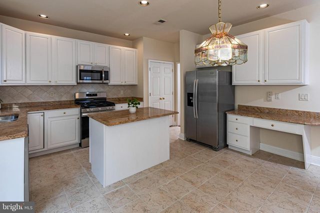 27 BETHPAGE DR, Skillman, NJ 08558