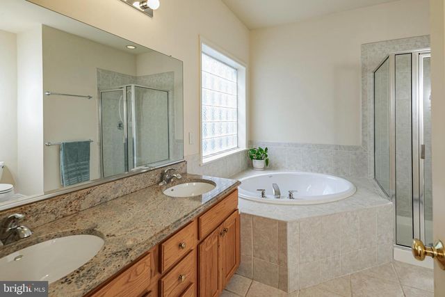 27 BETHPAGE DR, Skillman, NJ 08558