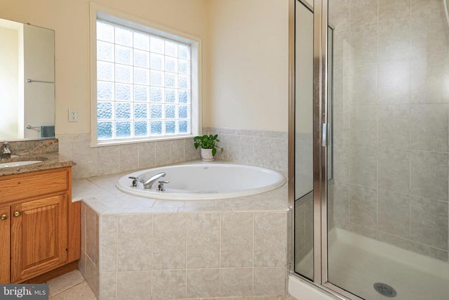 27 BETHPAGE DR, Skillman, NJ 08558