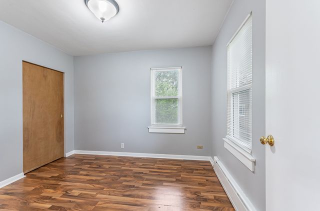 28 S Richmond Avenue, Westmont, IL 60559