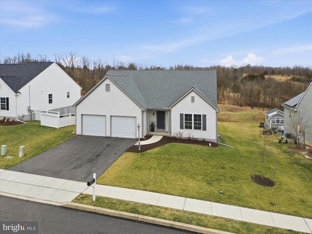 1624 FOUNTAIN ROCK DR, Dover, PA 17315