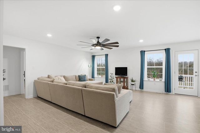 1624 FOUNTAIN ROCK DR, Dover, PA 17315